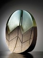 Kruh, 2006, Světlá nad Sázavou, sklo tavené ve formě, broušené, lepené, tónovaný pískovec, v. 46 cm, majetek autorky.