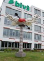 Monumental sculpture in front of the Bank Institute