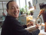 Mr. Zhu Li Min cutting glass