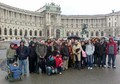 Skupinová fotografie před Hofburgem